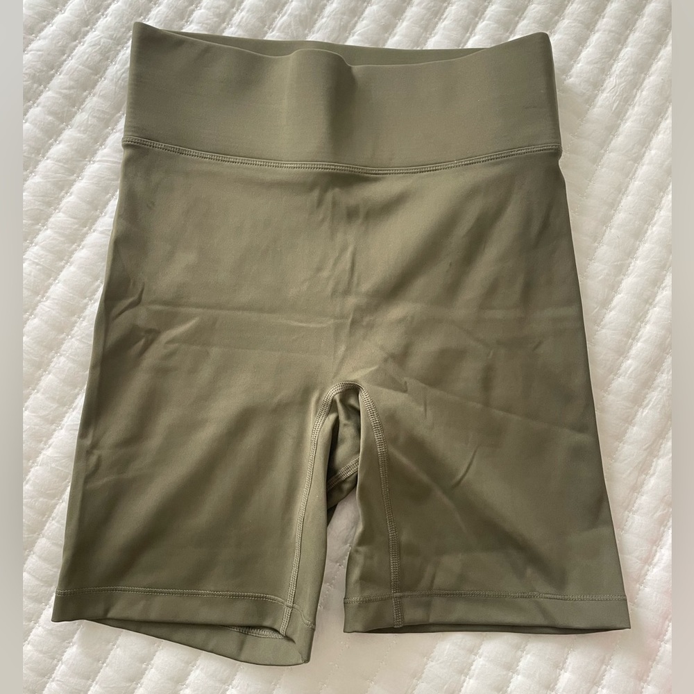 All Access Bandier Center Stage 6in biker short XXS. Barely worn! No pilling